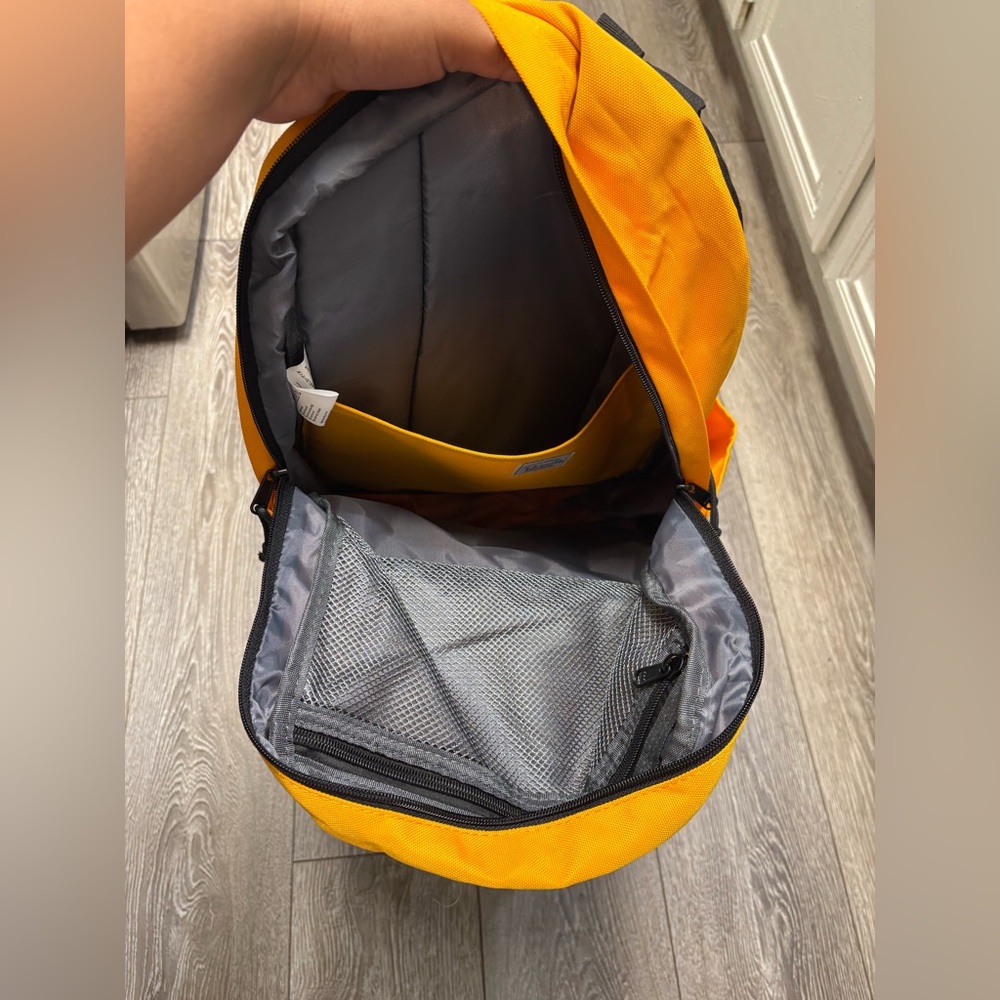 Vaschy Men's Bright Yellow Backpack - Picture 7 of 8